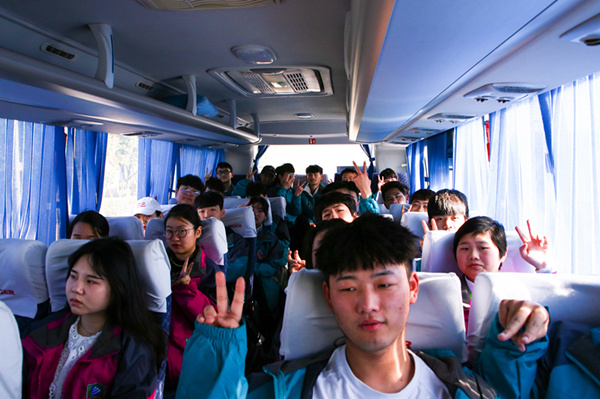 “攜手植樹，共創(chuàng)藍(lán)天”丨南京新華師生共筑新華育才林