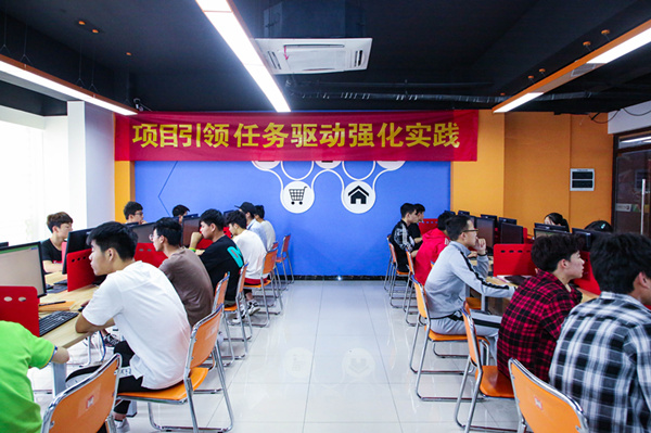搞互聯(lián)網(wǎng)教育我們是認(rèn)真的，搞互聯(lián)網(wǎng)知識(shí)競(jìng)賽我們也是認(rèn)真的！