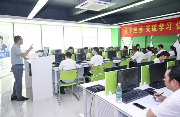 百家名師進(jìn)校園，助力教改新方向