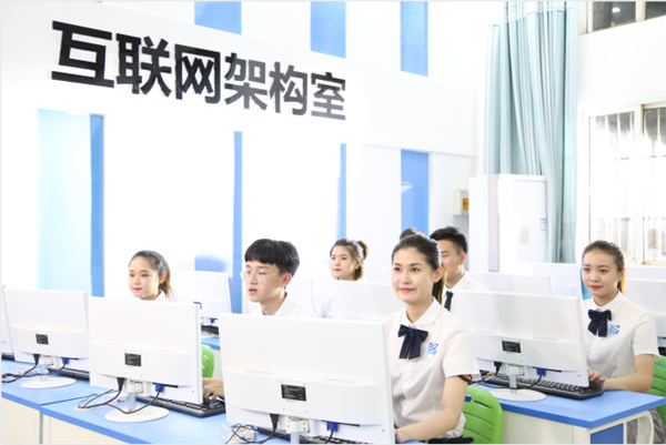 【媒體關(guān)注】為什么學(xué)互聯(lián)網(wǎng)新技術(shù)，要來新華？