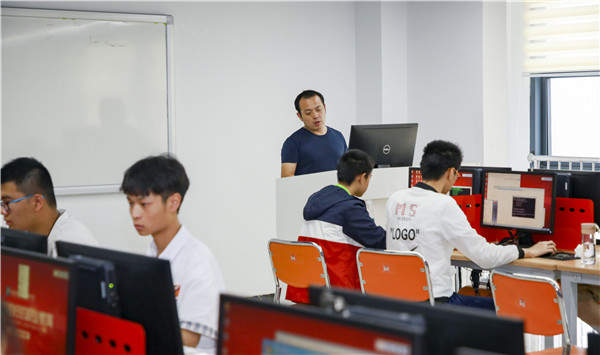 初中畢業(yè)上職業(yè)學(xué)校好么？