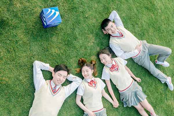 初中畢業(yè)學(xué)WEB前端開發(fā)<a href=http://njxh.cn target=_blank class=infotextkey>專業(yè)</a>前景如何？