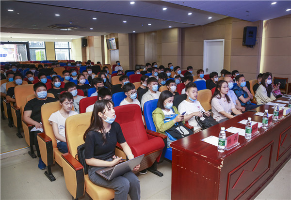 就業(yè)保障丨千企萬崗進校園，助力學子精準就業(yè)！