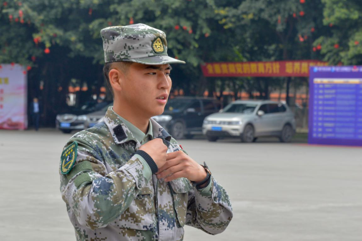 新華“三教三訓(xùn)”之軍訓(xùn)|揮灑汗水書寫迷彩青春！