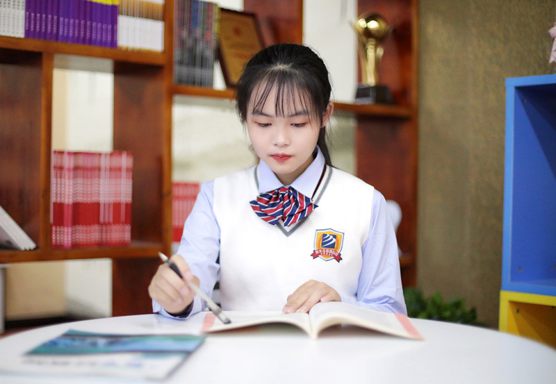 初<a href=http://njxh.cn target=_blank class=infotextkey>高中</a>女生學(xué)什么<a href=http://njxh.cn target=_blank class=infotextkey>專(zhuān)業(yè)</a>好？女生最吃香的互聯(lián)網(wǎng)熱門(mén)<a href=http://njxh.cn target=_blank class=infotextkey>專(zhuān)業(yè)</a>排名出爐！