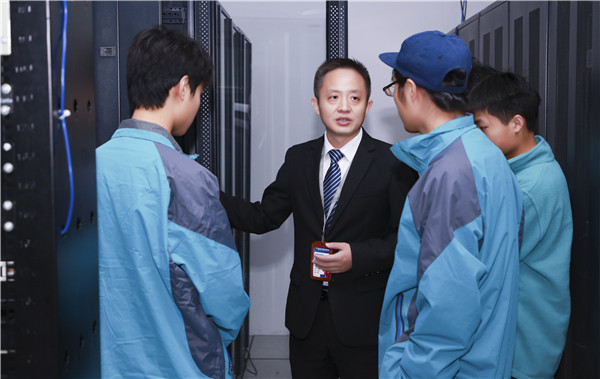 初<a href=http://njxh.cn target=_blank class=infotextkey>高中</a>畢業(yè)學(xué)什么好？