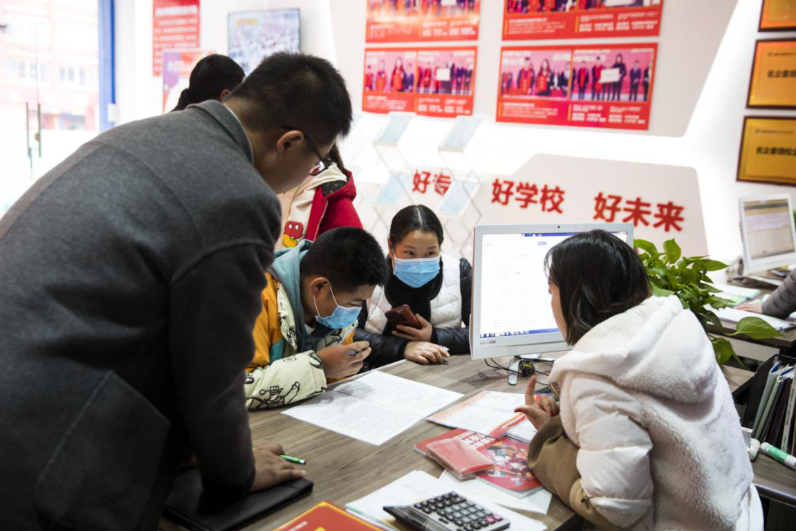 為什么總勸你來校實地考察？好學(xué)校不怕比較！