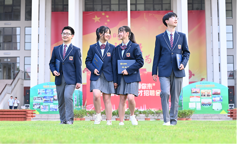 12位學(xué)霸天團(tuán)推薦新華電腦學(xué)校，你不了解一下嗎？