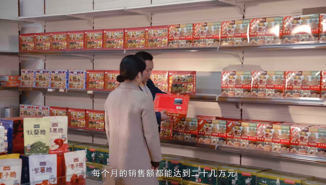 “新華電腦學(xué)校就像一座橋，把我和家鄉(xiāng)連接在一起！”