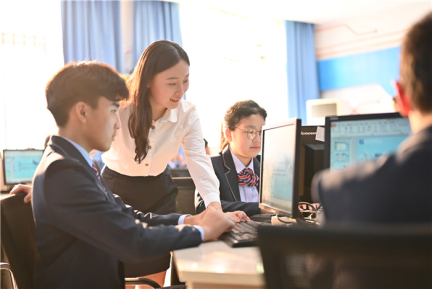 速來圍觀！知名演員直播探校，為高薪<a href=http://njxh.cn target=_blank class=infotextkey>專業(yè)</a>代言！