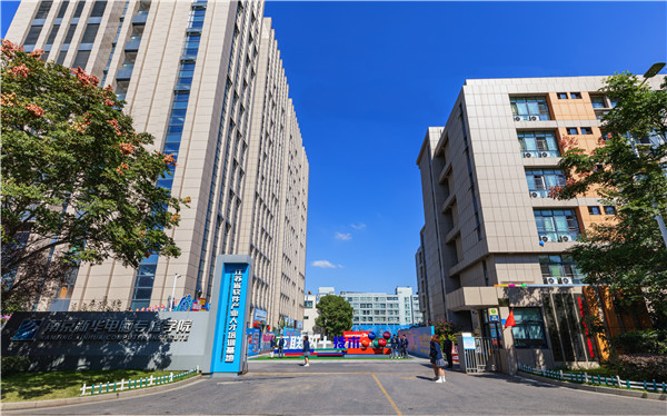 南京新華五一試學(xué)周，0元吃住學(xué)只等你來！