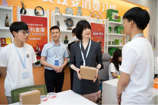 新華互聯(lián)網科技教學怎么樣？演員盧杉這么說