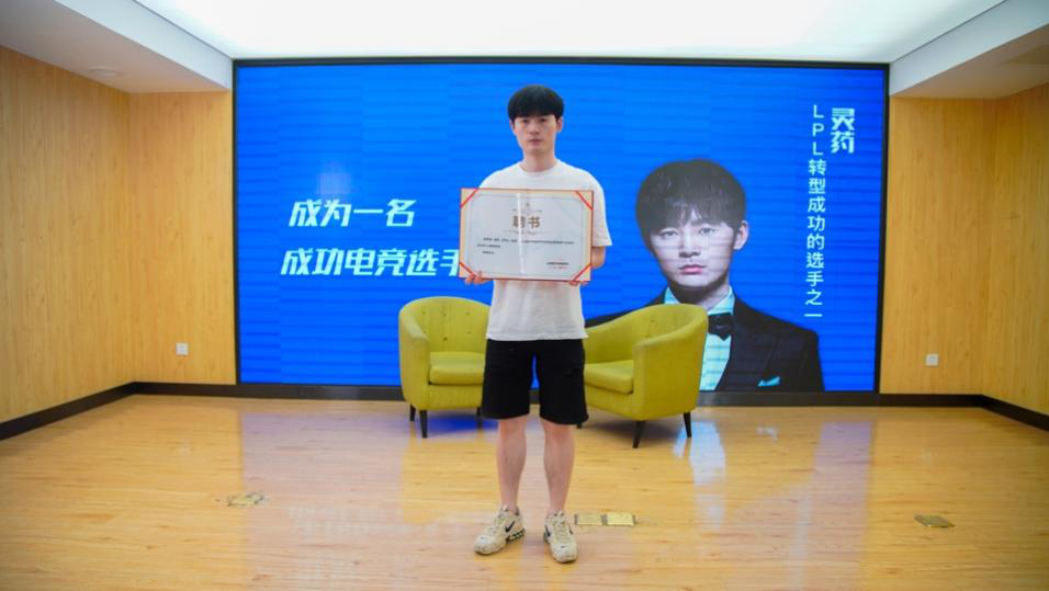 傳遞向上力量！新華電腦學?！独蠋焷砹恕?月繼續(xù)開講！