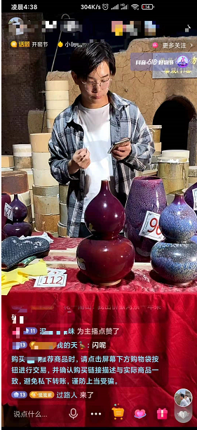 向家鄉(xiāng)捐贈(zèng)20萬！此刻他竟然有些手抖…