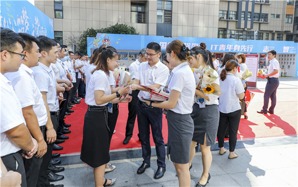 愛(ài)與責(zé)任，立德樹(shù)人丨南京新華與你一起致敬教師節(jié)