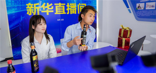我去，這么多人來新華是干啥？