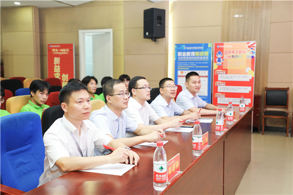 為幫助我校學(xué)生明確職業(yè)生涯規(guī)劃，確定個(gè)人職業(yè)方向，強(qiáng)化職業(yè)規(guī)劃意識(shí)，更好地樹立個(gè)人理想，2022年7月29日，南京新華電腦專修學(xué)校在學(xué)術(shù)報(bào)告廳舉行第十二屆職業(yè)生涯規(guī)劃演講大賽
