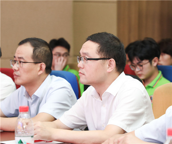 為幫助我校學(xué)生明確職業(yè)生涯規(guī)劃，確定個(gè)人職業(yè)方向，強(qiáng)化職業(yè)規(guī)劃意識(shí)，更好地樹立個(gè)人理想，2022年7月29日，南京新華電腦專修學(xué)校在學(xué)術(shù)報(bào)告廳舉行第十二屆職業(yè)生涯規(guī)劃演講大賽