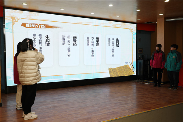 南京新華電腦專修學校平面設(shè)計結(jié)課答辯會圓滿結(jié)束