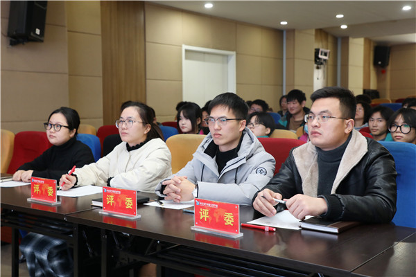南京新華電腦專修學校平面設(shè)計結(jié)課答辯會圓滿結(jié)束