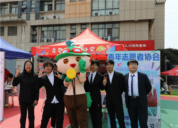追光有“你”，歡迎“新”上人 南京新華電腦專修學(xué)校2024年春季社團(tuán)招新大會順利收官