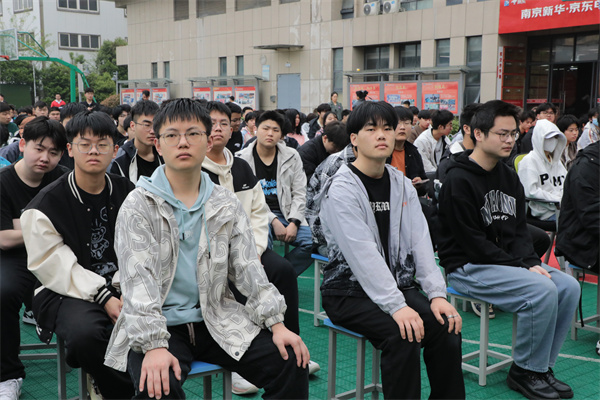 南京新華開展“防治校園霸凌，守護平安校園”主題講座