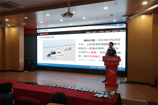 南京新華電腦專修學校舉辦新生安全教育講座，鄭德剛老師精彩開講