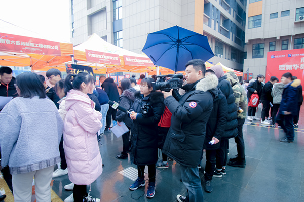 南京新華校園人才交流會(huì)，引眾多媒體聚焦關(guān)注