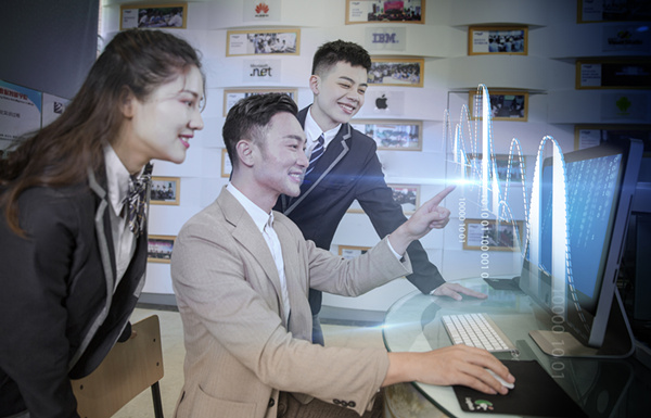 2020年學(xué)WEB前端開發(fā)專業(yè)的前景如何？