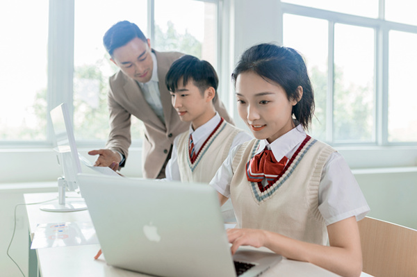 職場干貨|選擇職業(yè)發(fā)展方向，我們需要考慮哪些因素呢？