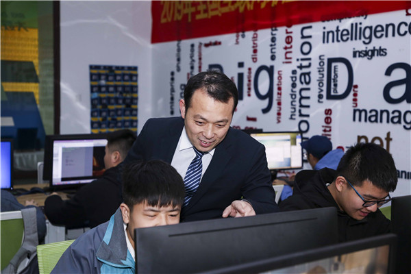 男生學什么IT專業(yè)好，自學or培訓？