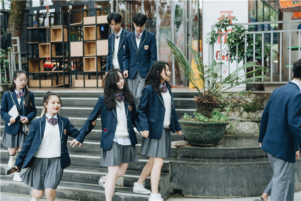 小孩兒初三了學(xué)習(xí)成績(jī)不理想，是上普高還是上職中學(xué)一門技術(shù)？