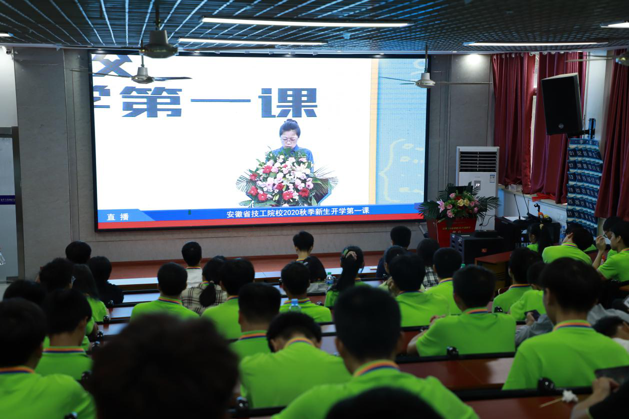 今天，新華萬(wàn)名師生同上一堂課，是一種什么樣的體驗(yàn)？