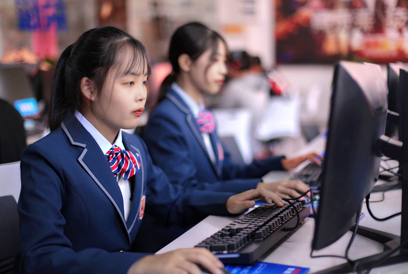 初高中女生學(xué)什么專業(yè)好？女生最吃香的互聯(lián)網(wǎng)熱門專業(yè)排名出爐！