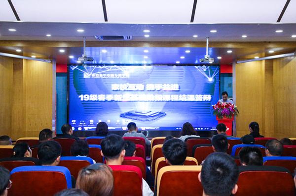 “家?；?，攜手共進(jìn)”——2019級新生基礎(chǔ)階段課程結(jié)課答辯圓滿結(jié)束