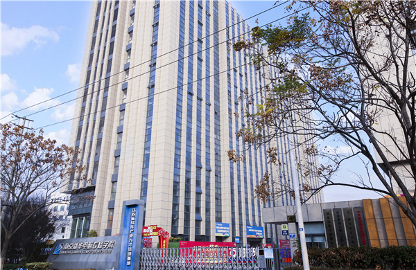 在線參觀線上報(bào)名，搶占春季班熱門專業(yè)名額！
