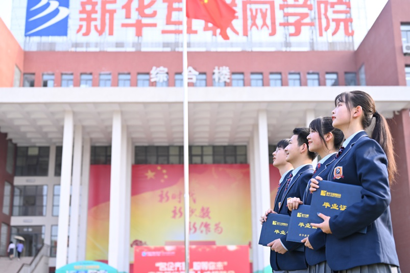 傳遞向上力量！新華電腦學(xué)?！独蠋焷砹恕?月繼續(xù)開講！